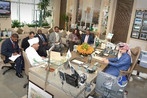 الأمير الوليد يبحث التعاون مع وزير الاستثمار السوداني