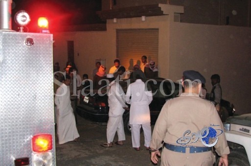 إصابة أربعة شبان في حادث ارتطام سيارة بمنزل في خميس مشيط