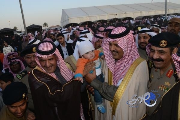 نائب أمير حائل يكريم الجهات المشاركة بمهرجان الصحراء