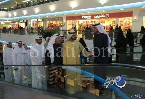 بالصور.. محمد بن راشد يتجول في أسواق الرياض