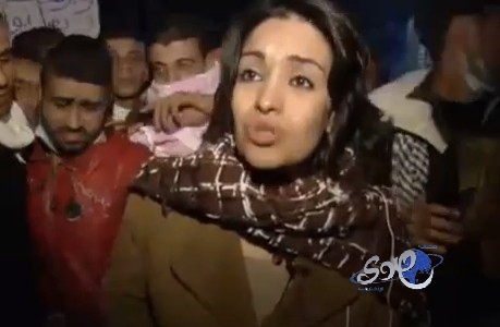 بالفيديو.. بلطجية يعتدون ويسحلون مراسلة سكاي نيوز بالإسكندرية