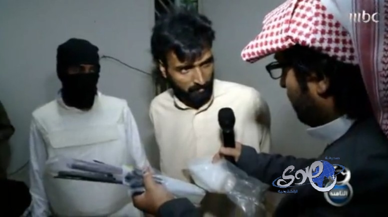بالفيديو … مداهمة حية للقبض على مروج “حشيش” في الرياض