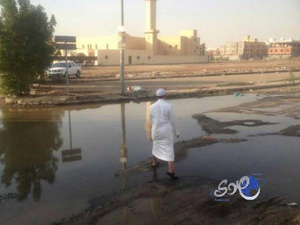 حي الاجاويد 1 في جدة يغرق بمياة الصرف الصحي