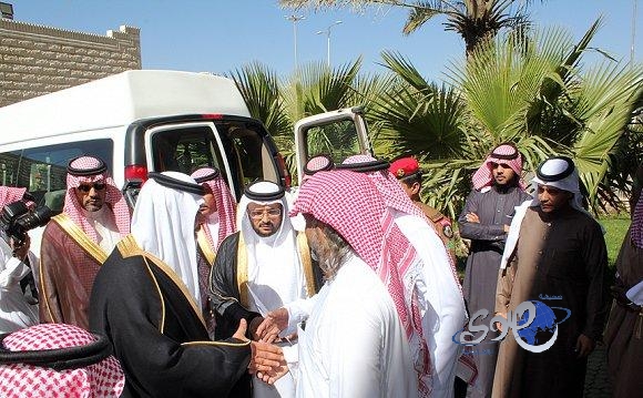 أمير الباحة يسلم الدفعة الأولى من السيارات المخصصة لذوي الاحتياجات الخاصة