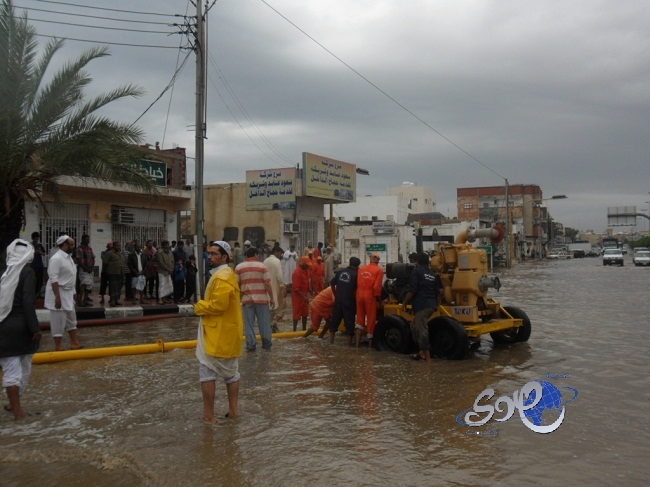 فنان شهير يسقط من ارتفاع 20 متراً أمام الجمهور.. فيديو