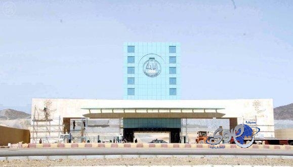 حراس الأمن بجامعة الباحة يضربون عن العمل لعدم رفع رواتبهم