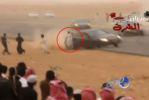 بالفيديو..القبض على (مفحط) تسبب بمصرع أحد المتجمهرين بالرياض