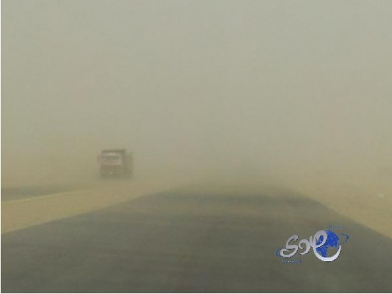 رياح مثيرة للأتربة والغبار تهب على القنفذة