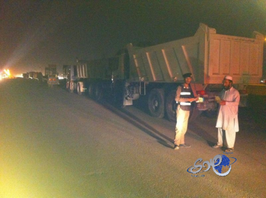 بالصور.. مرور الرياض يواصل ملاحقة الشاحنات المندسة ليلاً