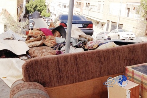 عمال “نظافة الطائف” يتركون عملهم ويتفرغون لجمع الخردة