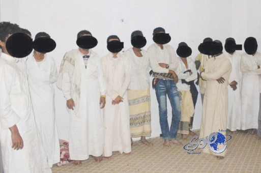 القبض على مواطنين حاولا تهريب 13 شخصاً