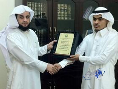 “الهيئة” تكرّم صاحب محل ورد أغلق أبوابه في عيد الحب