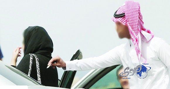 جلد شاب أمام العامّة على بوابة كلية بنات قروى بالطائف