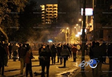 متظاهرو التحرير يتحرشون بمذيعة ويمزقون ملابسها