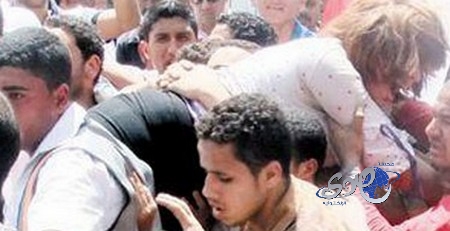 حركة ضد التحرش المصرية تنصح الفتيات بارتداء مايوه شرعى في المظاهرات