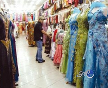 “العمل”: إلزام محال بيع العباءات وفساتين السهرة بالتأنيث اعتباراً من شعبان المقبل