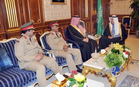 سمو ولي العهد يستقبل الفريق الشلوي بمناسبة ترقيته إلى رتبته الجديدة