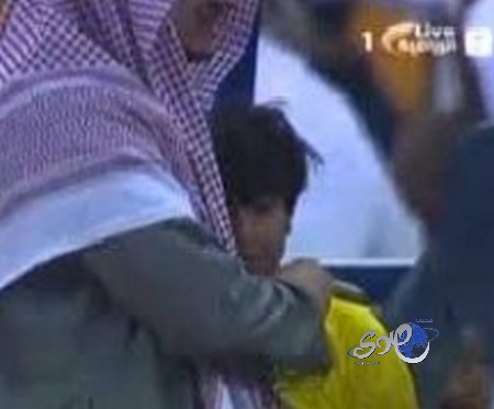 بالفيديو.. بكاء ابن رئيس النصر يثير سجالاً بين مشجعي الهلال والنصر