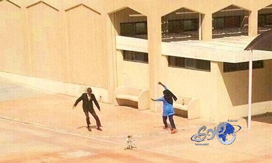 كلب يهاجم الطالبات داخل جامعة الملك فيصل