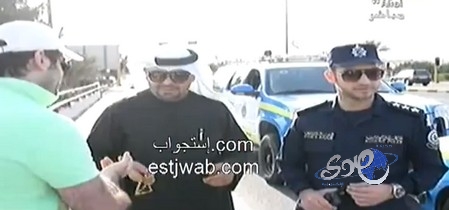 بالفيديو.. استعراض بهلواني بدراجة نارية  أمام الشرطة