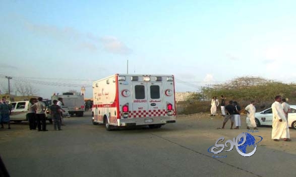 مختل عقلي يعتدي بآلة حادة على آخر برعاية بالرياض