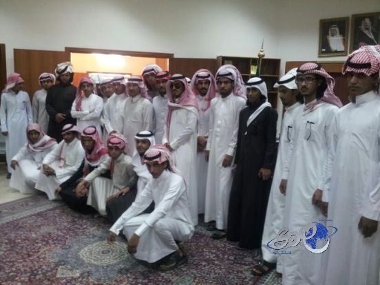 تجمع كبير لطلاب جامعة الطائف بتربة للمطالبة بفصل صيفي