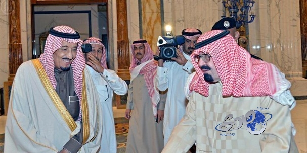 أم تهرب وتترك أبناءها الخمسة وطفلها يناشدها العودة .. فيديو