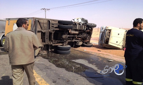 بالصور..انقلاب سيارتين بحادث في الشملي ونجاة ركابيهما