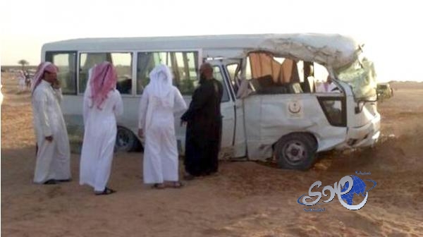 إصابة 10 ممرضات ورجلين في انقلاب حافلة وتصادم بالخرج