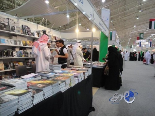 طالبات الجامعات بالرياض يزرن معرض الرياض الدولي للكتاب