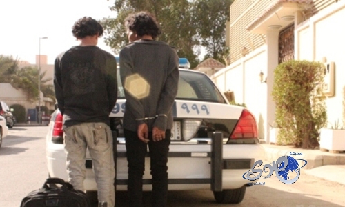 دوريات أمن الرياض تطيح بلصي الكامري متلبسين بسرقة فورد