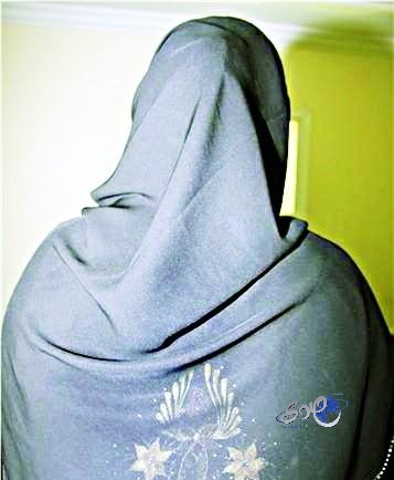 ضبط وافدتين حاولتا إخفاء إكسسورات في ملابسهما