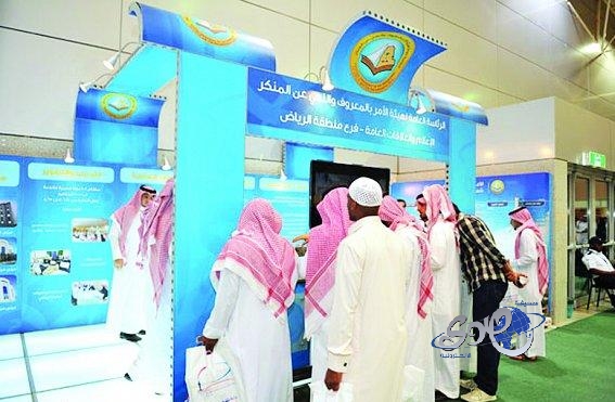 مواطن يطالب الهيئة عدم التتدخل في قضايا الخلوة والصلاة بمعرض الكتاب