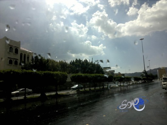 بالصور.. أمطار غزيرة وزخات من البرد على الطائف