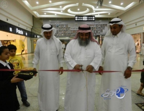 مدير تعليم صبيا يفتتح معرض ” ريشة طالبة ”