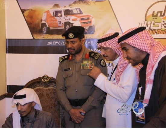 مدير شرطة منطقة حائل يزور مقر “واس” برالي حائل 2013م