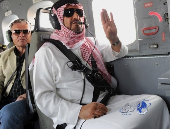 الأمير سعود بن عبدالمحسن يقوم بجولة بالطائرة على مسارات رالي حائل