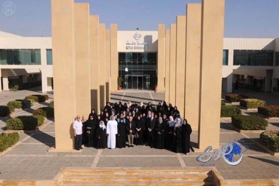 80 شركة تستقطب الباحثات والباحثين عن العمل في يوم المهنة بجامعة عفت