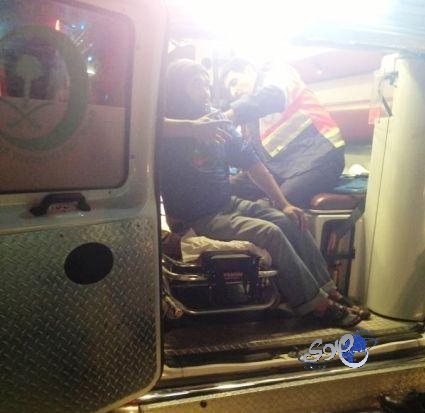 عامل محطة وقود يتعرض للطعن والسرقة بالباحة