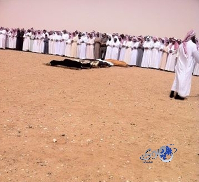 بالصور..تشييع عائلة لقيت مصرعها في حادث بحفر الباطن