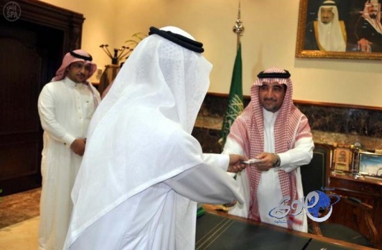 أمانة الطائف تسلم أول رخصة بناء ذكية من نظام التراخيص الالكترونية