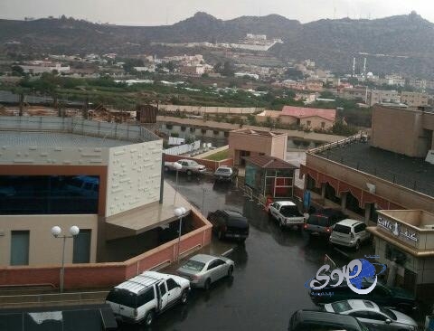 بالصور..هطول أمطار على محافظة الطائف