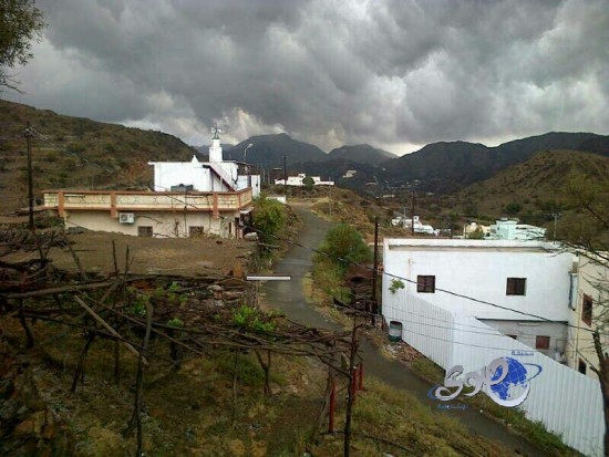 بالصور..هطول امطار على منطقة الباحة