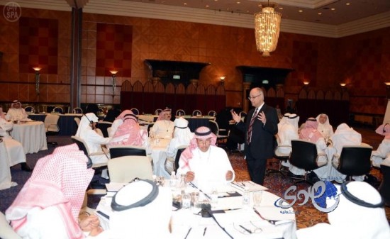 معهد الإدارة العامة يقيم اجتماع الطاولة المستديرة في جدة