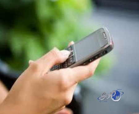 شاب يشتكي للهيئة فتاة هددته بنشر صوره