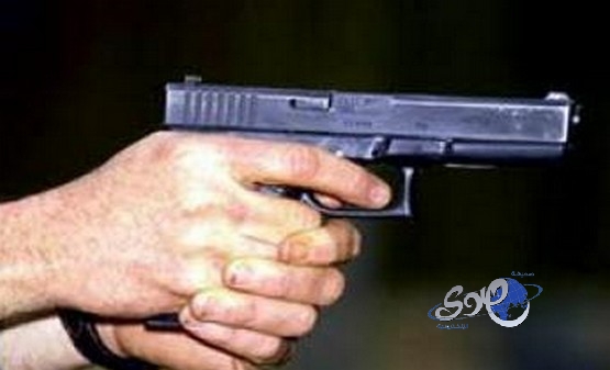 مسن يطلق النار على شابين بصامطة