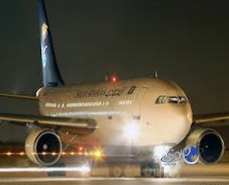 راكب يطالب مضيفة بمحرم لها ويتسبب في تأخر إقلاع الطائرة