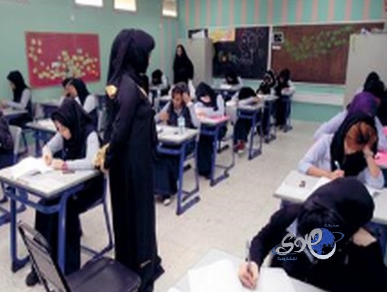 طالبة تودّع الحياة داخل فصلها الدراسي.. ووالدتها تسجد عند إبلاغها بالخبر