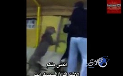 بالفيديو.. فهد يلهو مع شباب في مخيم كويتي ويتهجم عليهم