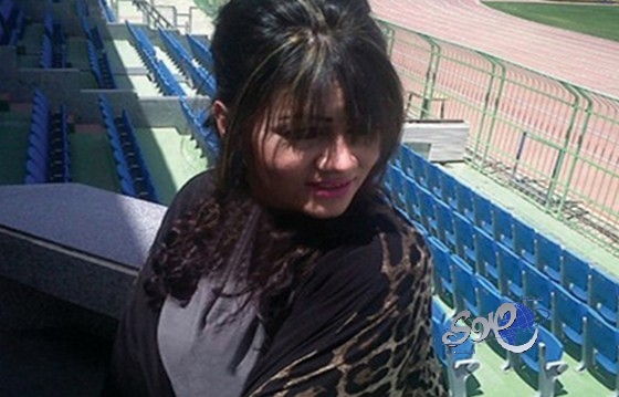 صورة المذيعة إلهام يوسف بملعب “الملز ” تثير جدلاً حول كيفية دخولها الملعب !